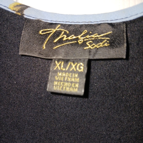 Talia Sodi Tropical Cold Shoulder Top - Picture 5 of 5